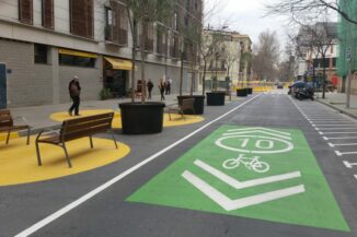 In Barcelona hat die Stadt in Wohnquartieren die Straße für Radfahrer und Fußgänger reserviert