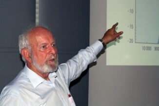 Umweltforscher Ernst Ulrich von Weizsäcker hält einen Vortrag