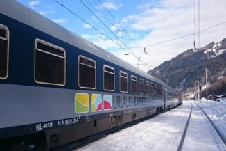 Urlaubs-Express vor Alpenkulisse