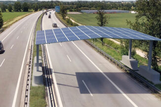 Mit Solardach überbaute Autobahn