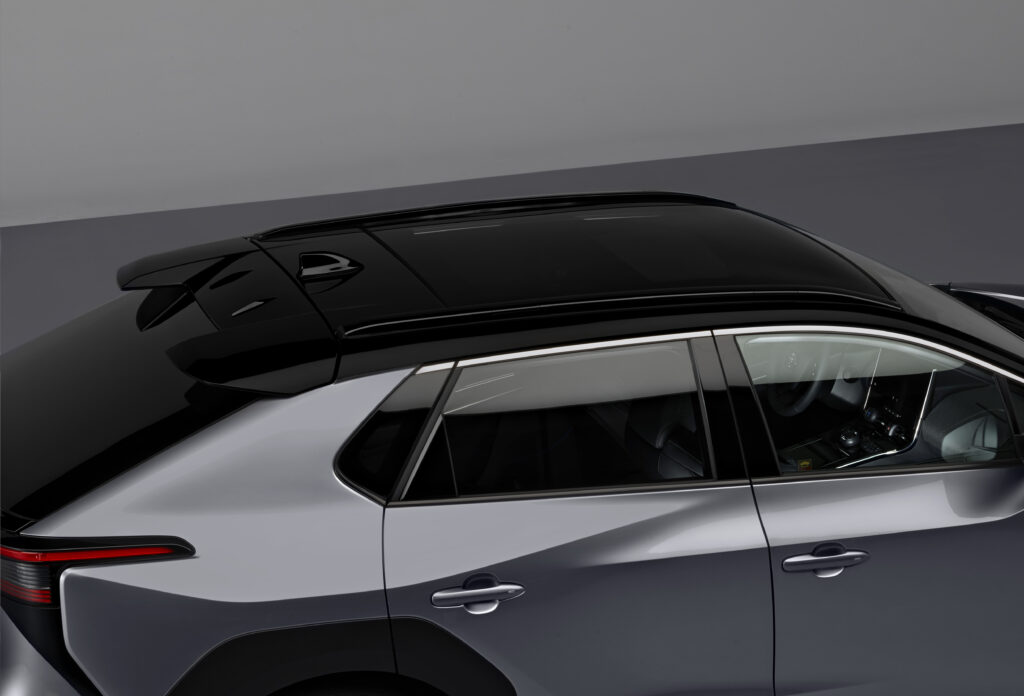 Draufblick auf das neue vollelektrische Toyota-Modell SUV bZ4X