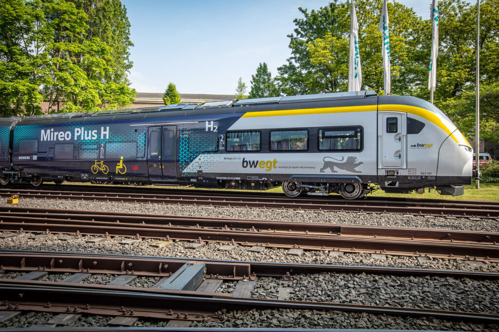 Wasserstoff-Zug Mireo Plus H bei der Präsentation im Siemens-Bahnwerk Krefeld