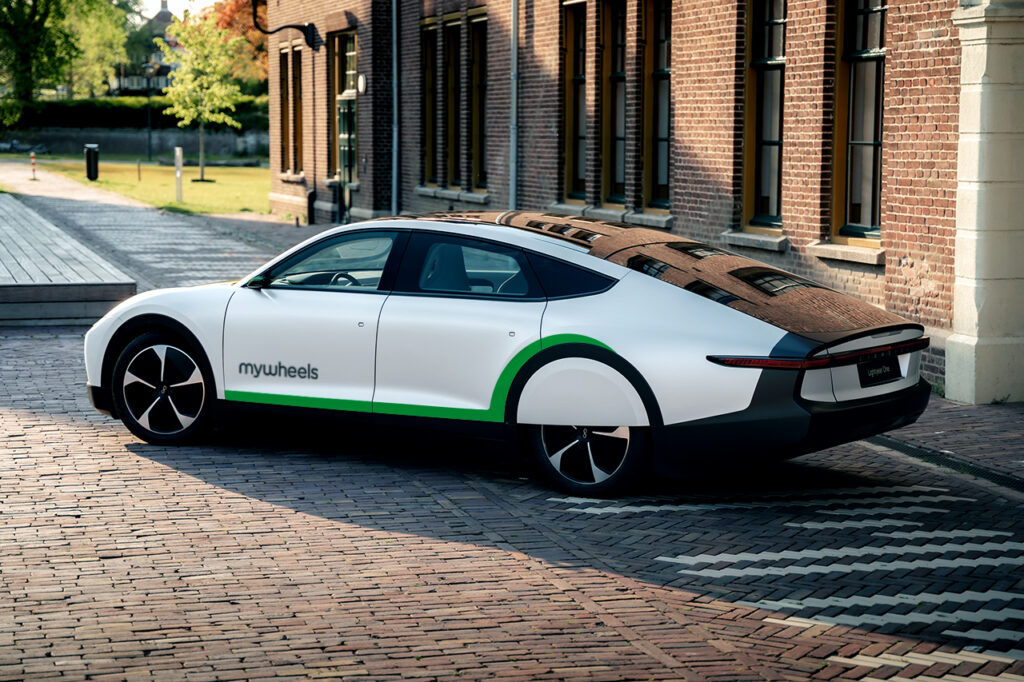 Lightyear One-Solarauto bei einer Präsentation in Maastrich