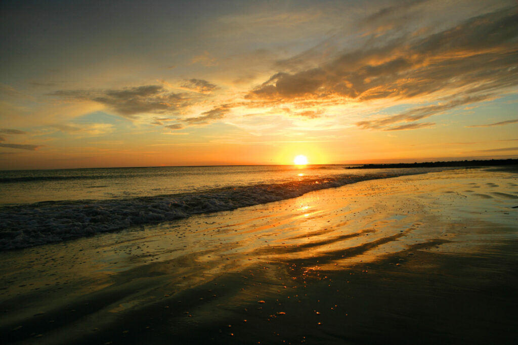 Sonnenuntergang am Strand auf der Nordseeinsel Borkum