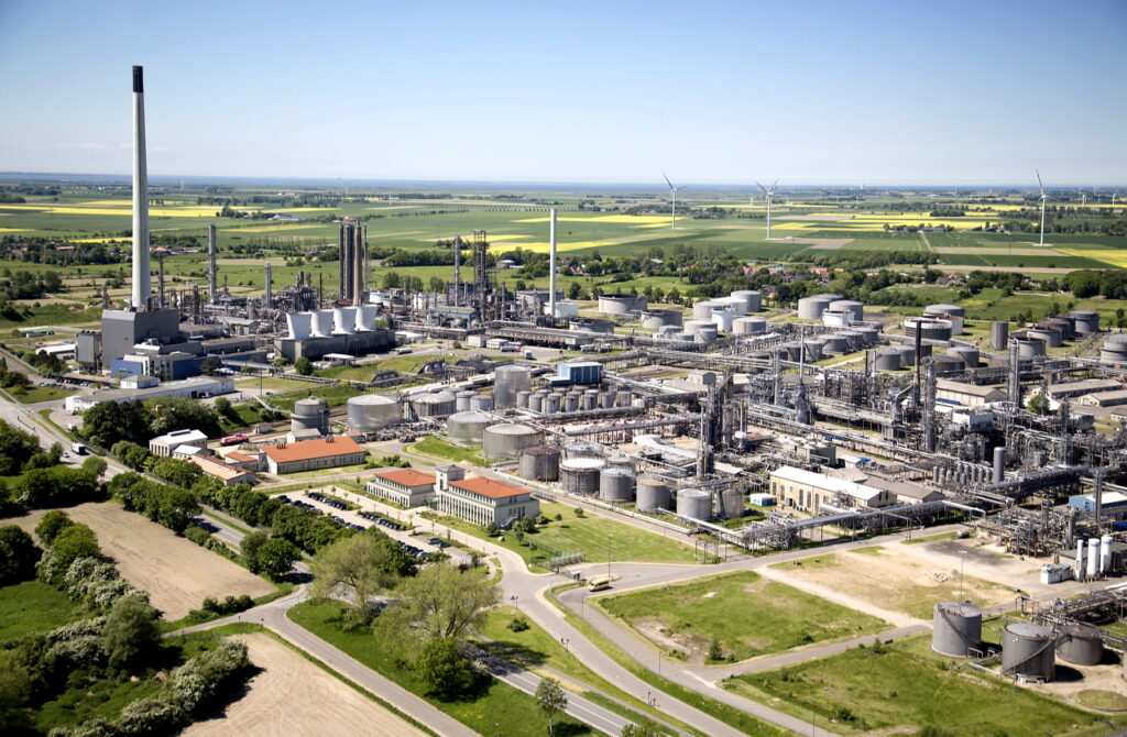 Erdöl-Raffinerie Heide (Luftbild) wird zum Reallabor für grünen Wasserstoff umgebaut