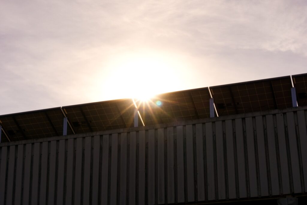 Lärmschutzwände mit Solaranlagen Ungehobene Energieschätze (Markus Distelrath/Pixabay)