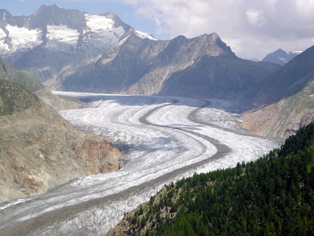 Schmelzender Gletscher in der Schweiz Chemiker mindern Kohlendioxid-Konzentration und retten Klima (Martin Genter/pixelio.de)