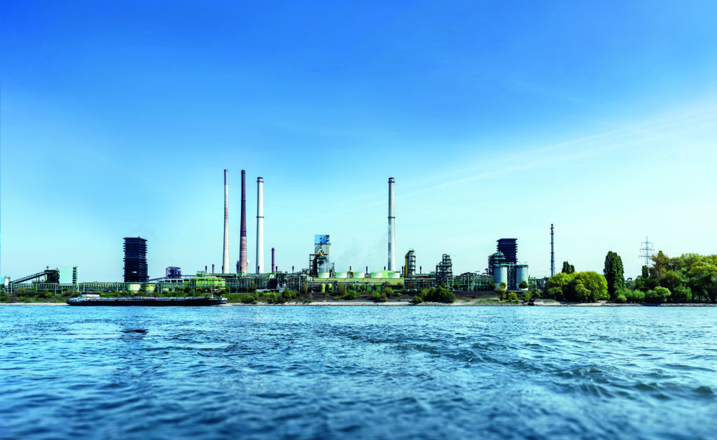 Thyssenkrupp-Stahlwerk am Rhein bei Duisburg - Wasserstoff soll die Kohle ersetzen