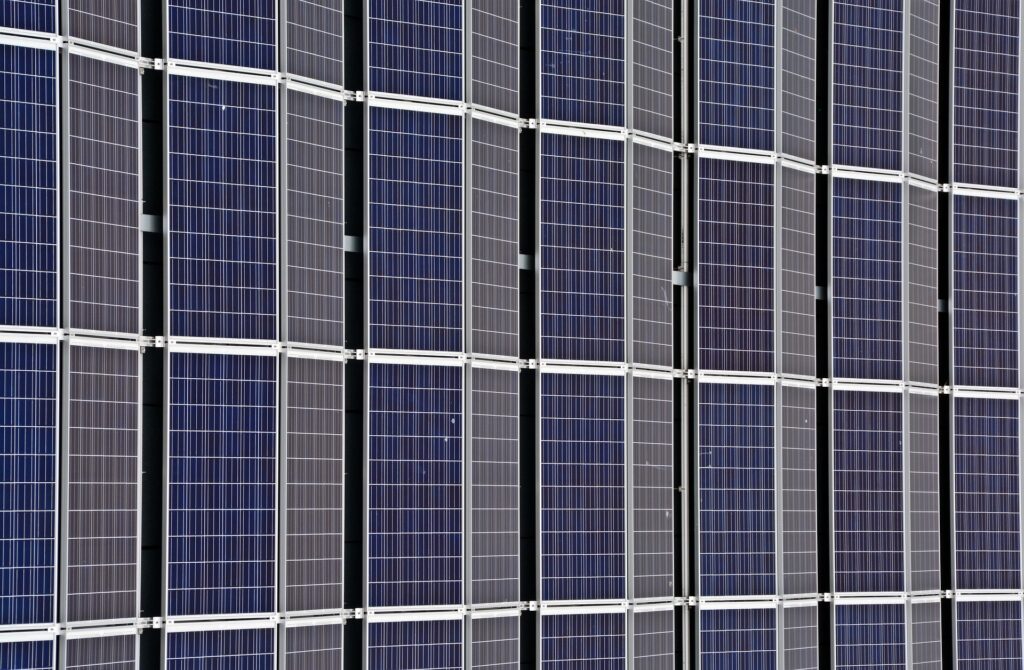 Module eines Solarkraftwerks - Superjahr für die Solarenergie