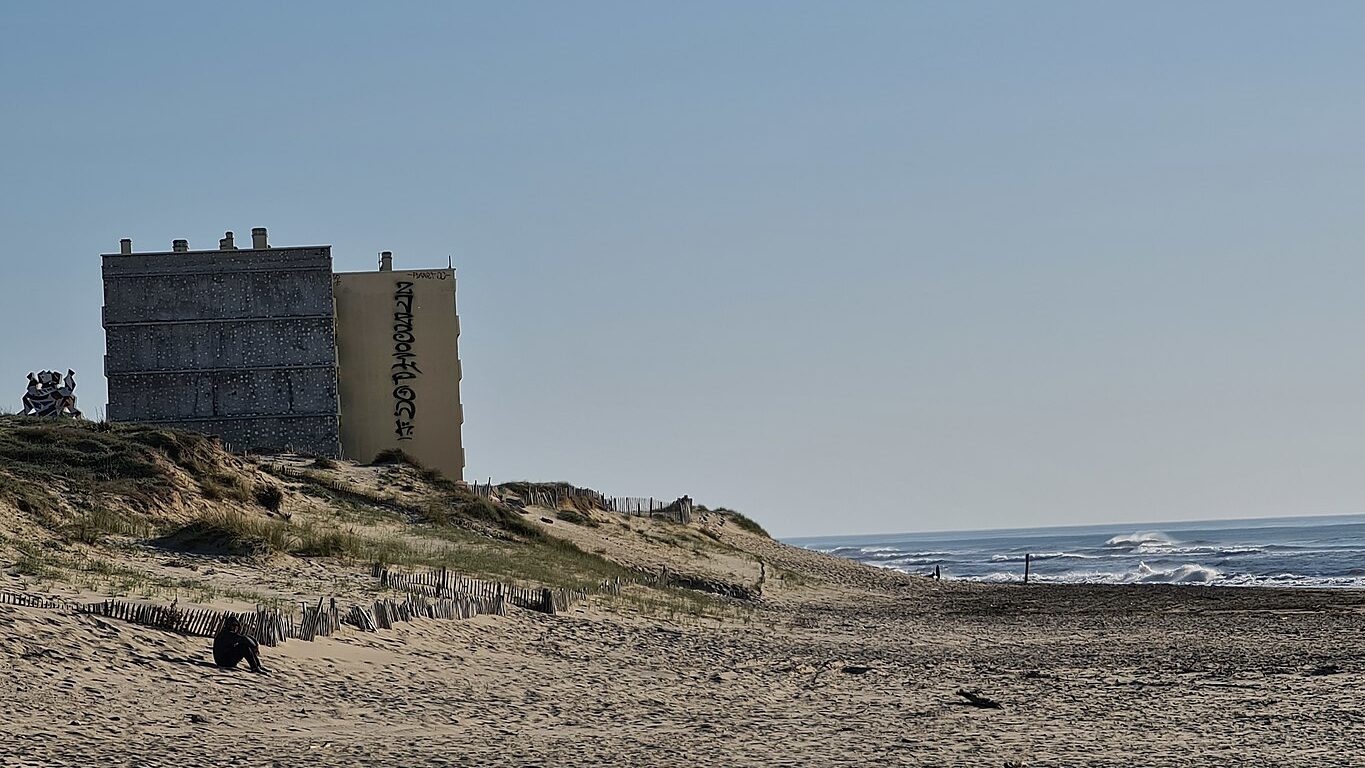 Das Mehrfamilienhaus Signal ist Symbol für die Erosion von Frankreichs Küsten