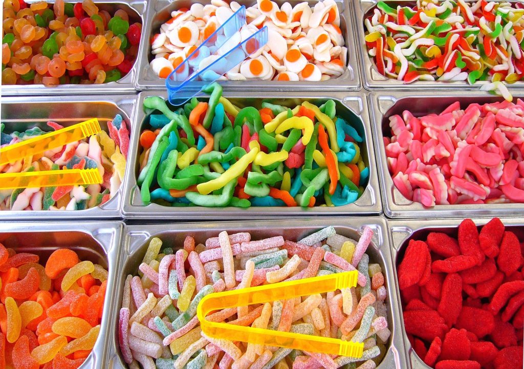Verführerische Vielfalt an Süßigkeiten - Regierung plant ein Werbeverbot für Kindersnacks