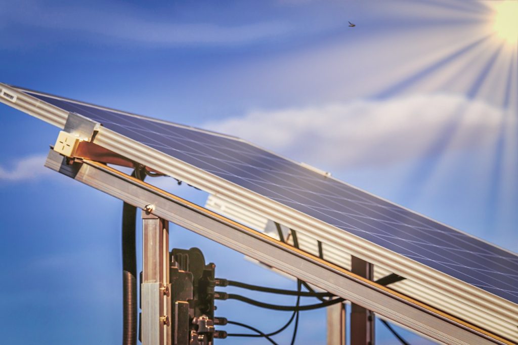 Fotovoltaik-Modul für den Balkon oder das Garagendach - Habeck verbessert Förderung für solare Hauskraftwerke