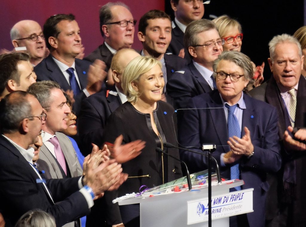 Marine Le Pen (Mitte) Die Grande Dame der französischen Nationalpopulisten plädiert für eine "vernünftige Klimapolitik" (Grégory ROOSE/Pixabay)