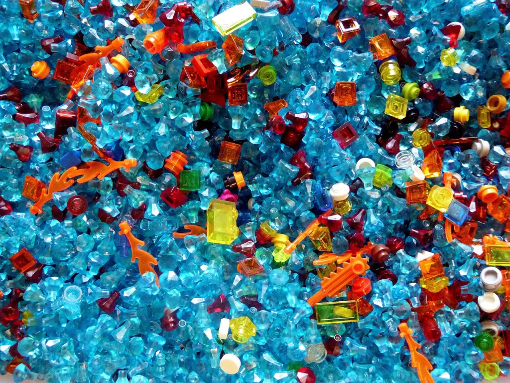 Schädliches Mikroplastik: EU verbietet in Stufen den Verkauf der winzigen Partikel etwa in Kosmetikartikeln (Foto: Regenwolke0 / pixabay)