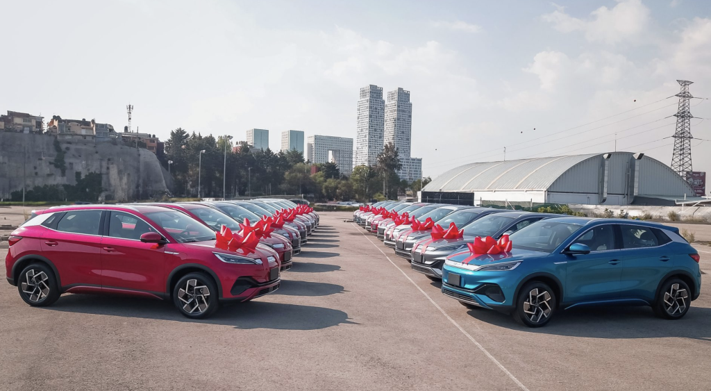 Chinesische Autos in Mexiko: Gemessen am weltweiten Bedarf an Solarzellen und Elektroautos gibt es keine Überkapazitäten, sondern eher zu wenig Fabriken ( Foto: BYD)