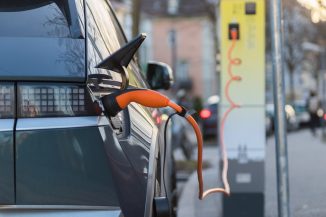 Ladepunkt für E-Autos: Strom tanken nicht teurer als Benzin